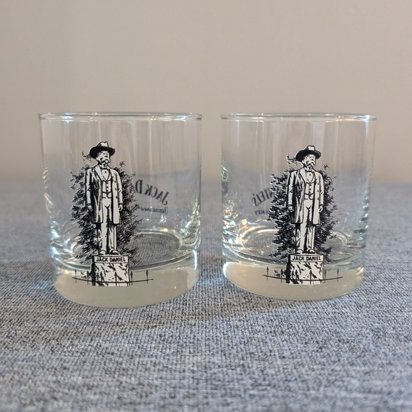 Jack Daniel's Tennessee Whiskey Glasses "Standing Tall"/Statue Graphic, … - Picture 2 of 3